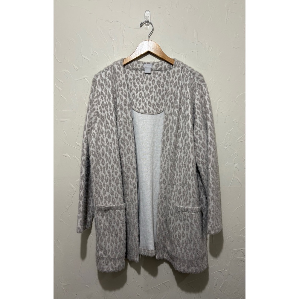 Chico’s grey cheetah print fuzzy knit open cardigan sweater (size 3/XL)